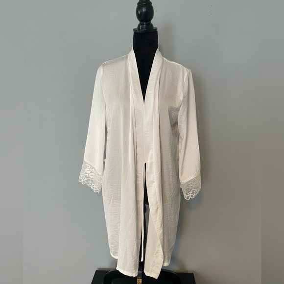 “Bride” Robe - Picture 2 of 7